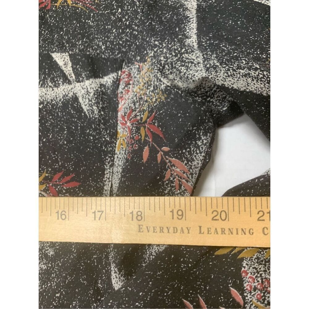 Vintage Leaf Patterned Button Down Top - image 6